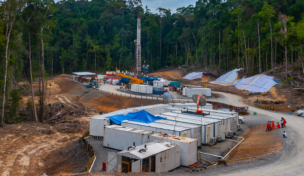 Customized solution delivers 12% cost savings on landmark well  